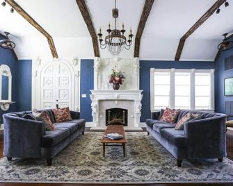 The Kenwood Gables Boutique B&B - St. Petersburg - Wohnzimmer