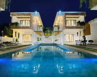 Charming 3-bedroom villa with WiFi, AC in lovely Kampot - Kampot - Pool