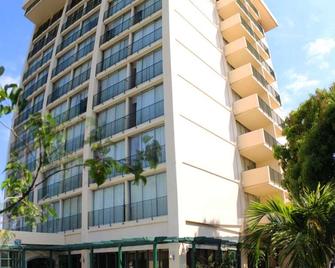 The Courtleigh Hotel And Suites - Kingston - Bygning