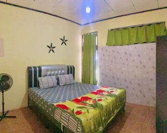 Malin's Homestay - Bukittinggi - Bedroom
