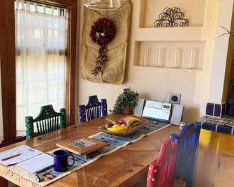 Mountain getaway in the heart of La Veta! - La Veta - Dining room