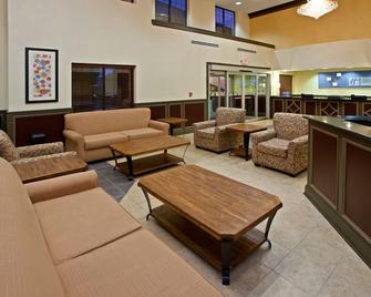 Holiday Inn Express & Suites Indianapolis - East - Indianapolis - Lounge
