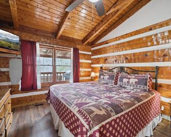Together Always 1 Bedroom Cabin by Heavenly Views Resort - 蓋特林堡 - 臥室