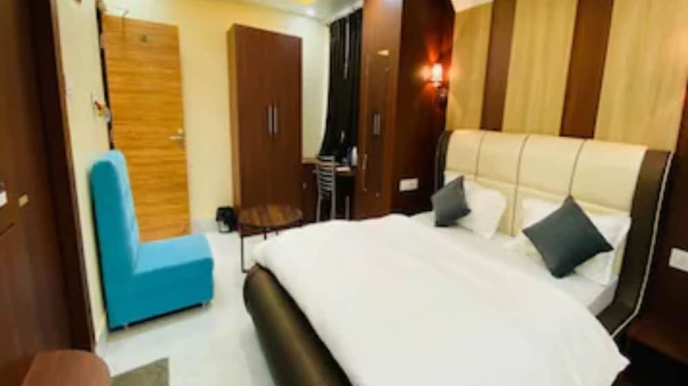 Goroomgo Maharaja Palace Kanpur