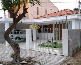 House Season Finals Week and Holiday - São Sebastião - Building