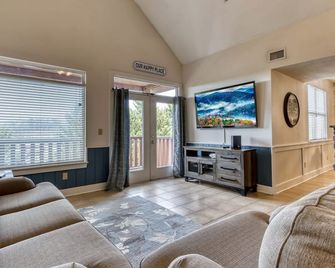 Owl See You 3205 - Close to Dollywood and Overlooking Gatlinburg Golf Course condo - Pigeon Forge - Sala de estar