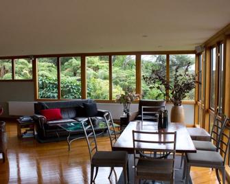Sails Ashore Lodge - Stewart Island - Dining room