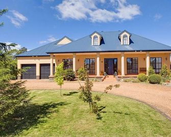 Stately Bowral Designer Home - Bowral - Building