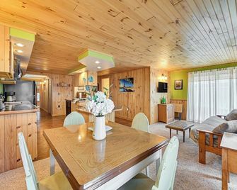 Pet-Friendly Boonville Apt w/ Deck on Main Street! - Boonville - Comedor