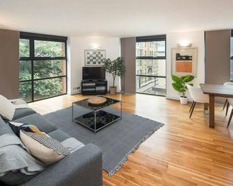 Superfast Broadband 2bd City Flat Farringdon - London - Living room