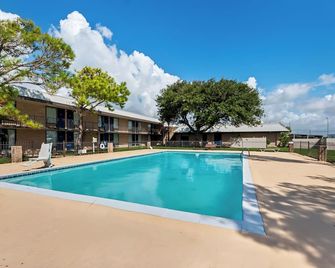 Motel 6 Port Lavaca, TX - Port Lavaca - Pool