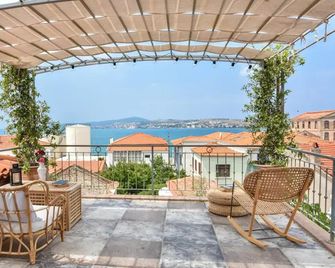 Lunaria Guest House - Ayvalık - Balcón
