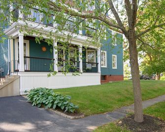 Luxury on Back Cove - Three Gables - Portland