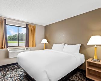 Quality Inn & Suites - Howe - Bedroom
