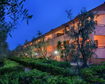 هوتل بالم جيميلي - فيست - مبنى