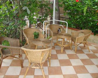 Holiday Home in Sciacca Mare Tennis Soccer Field, Barbecue, Wifi, Kitchenette - Cartabubbo - Patio