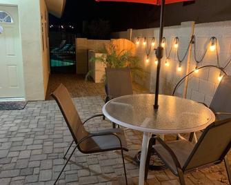 Beautiful Private 440 Sq Ft Studio With Pool, 3 Beds - Scottsdale - Patio