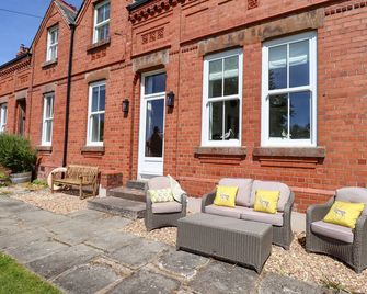 Seascape - Annan - Patio