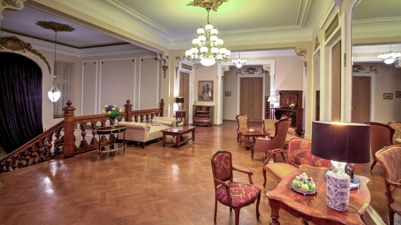Grand Boutique Hotel