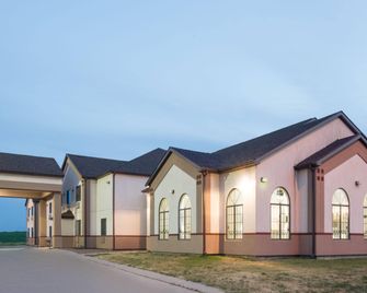 Super 8 by Wyndham Sisseton - Sisseton - Building