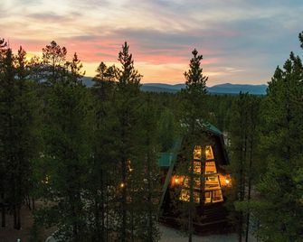 Cozy A-Frame, Forest Retreat w Hot Tub & Fire Pit - Twin Lakes - Leadville - Balcony
