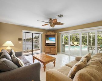 Boaters Paradise W/ Unmatched Water Views - Marco Island - Living room