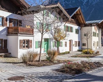 Ferienwohnung Rosenquarz - Mittenwald - Gebäude