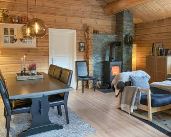 3 bedroom beautiful home in Straumgjerde - Skodje - Comedor