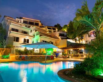 Lalaguna Villas Luxury Dive Resort and Spa - Puerto Galera - Pool