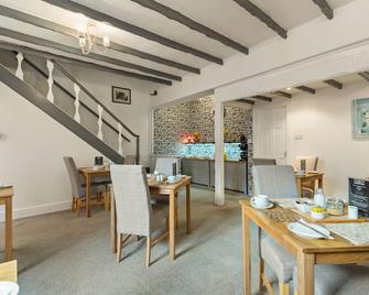 Coach Guest House - Tenby - Comedor
