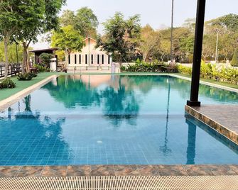 Toh Buk Seng Ayutthaya Hotel - Ayutthaya - Bazén