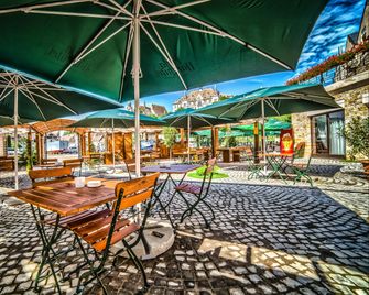DoubleTree by Hilton Sighisoara - Cavaler - Şighişoara - Patio