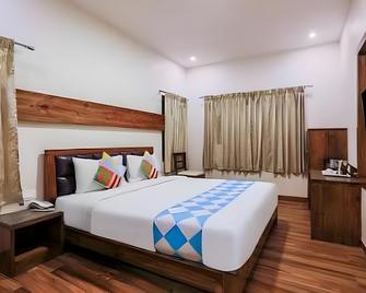 Srj S Thaneesh Resedency - Ooty - Bedroom