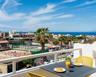 Modern studio with ocean views and heated pool in Malibu Park - Adeje - Parveke