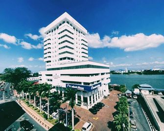 Muar Traders Hotel - Muar - Building