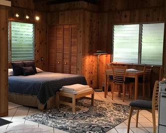 Honolii Black Sand Beach Vacation Rental - Hilo - Bedroom