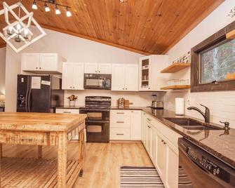 Unwind on Cherokee Lake Cabin with Private Dock - Bean Station - Kitchen