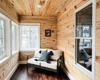 A cozy home nestled in the heart of the river bluffs. - Stillwater - Sala de estar