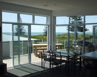 Modern Stylish Beach House - Whakatane - Restaurant