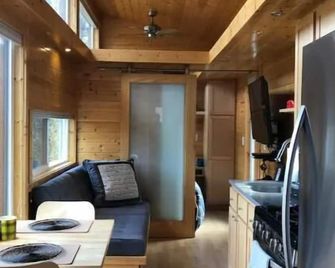 Luxury Tiny Home. Brew Ridge. Trail. Ski. Wineries - Afton - Living room