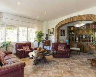 Catalunya Casas Superb Traditional Elegance walking distance to beach - Cunit - Living room