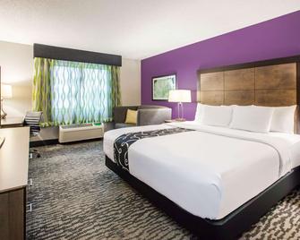 La Quinta Inn & Suites by Wyndham Elkhart - Elkhart - Schlafzimmer