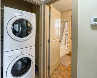 Private Cabin at the Foot of the Mountains - Donnelly - Пральня