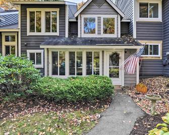 Charming Hidden Valley Resort Home Walk to Slopes - Champion - Edificio