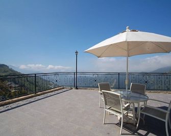 Star Villa - Ren-ai Township - Balcony