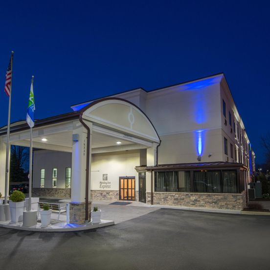 Holiday Inn Express Cleveland Airport - Brook Park By IHG image 1