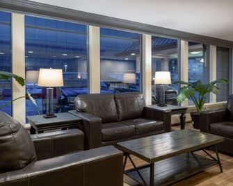 Ramada by Wyndham Juneau - Juneau - Salon