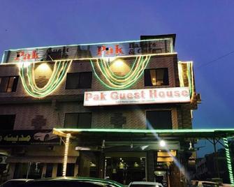 Pak Guest House G-8 - Islamabad - Building