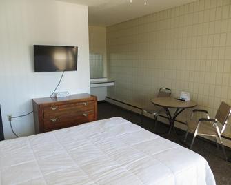 Franklin Motel - Assiniboia - Bedroom