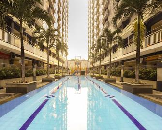 OYO 2103 Lauv Room 2 Grand Centerpoint Tower B - Bekasi - Zwembad